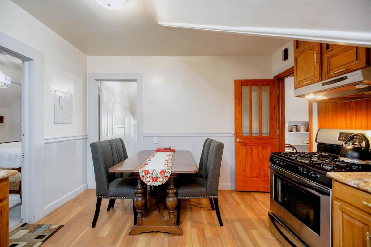 Alameda 3Br Unique Victorian Penthouse With Deck And Outdoor Furniture, Ac, 3 Blocks To Beach & Shopping Center & 2 Free Parking Spaces ภายนอก รูปภาพ