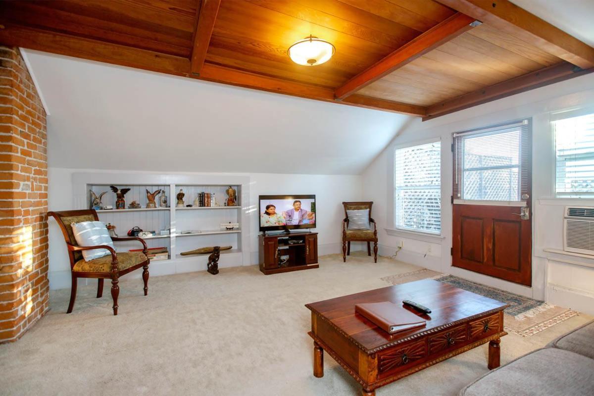 Alameda 3Br Unique Victorian Penthouse With Deck And Outdoor Furniture, Ac, 3 Blocks To Beach & Shopping Center & 2 Free Parking Spaces ภายนอก รูปภาพ