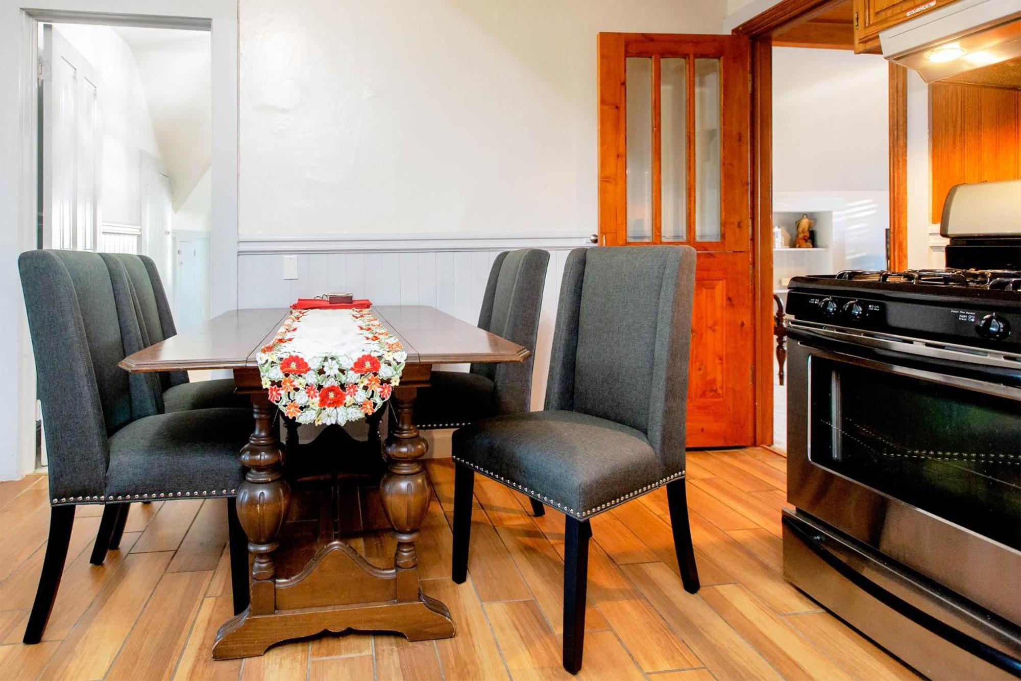 Alameda 3Br Unique Victorian Penthouse With Deck And Outdoor Furniture, Ac, 3 Blocks To Beach & Shopping Center & 2 Free Parking Spaces ภายนอก รูปภาพ